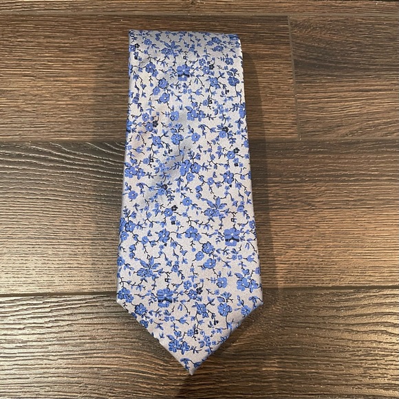 Haines & Bonner of London Other - Haines and Bonner of London Blue Floral Silk Tie OS